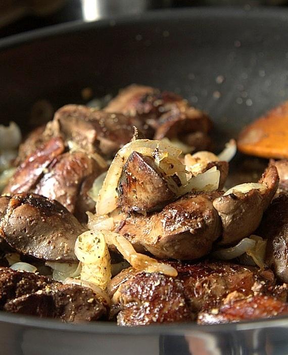 Wątróbka sauté - przepis na danie z kurczaka