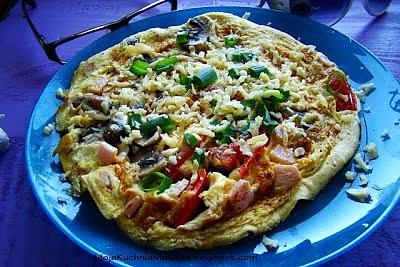 Śniadaniowy omlet z pieczarkami