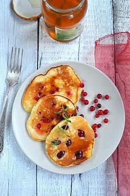 Pancakes na jogurcie z owocami