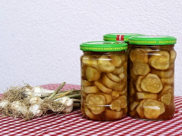 Ogórki z chilli na zimę - pikantne przetwory do obiadów