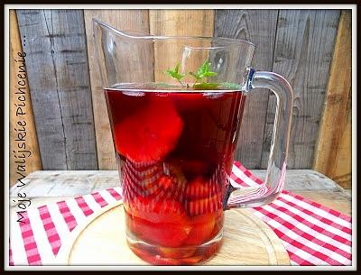 Sangria domowa - przepis na orzeźwiający napój letni