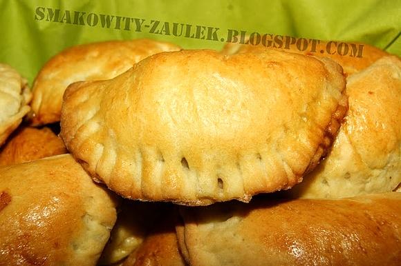 Pieczone pierogi z młodą kapustą