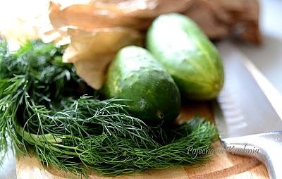 Prosty sposób na ogórki małosolne