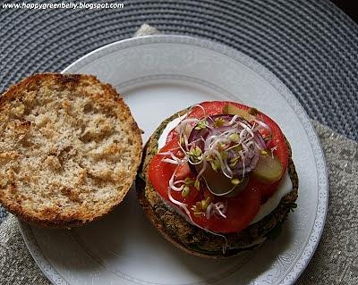 Burger z ciecierzycy ze szpinakiem