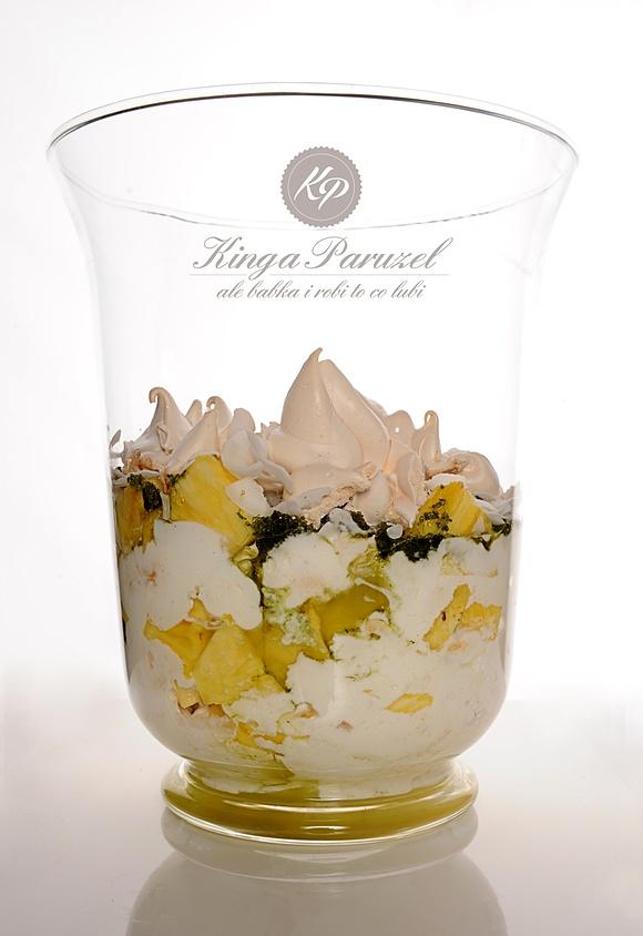 Eton Mess z ananasem i bazylią