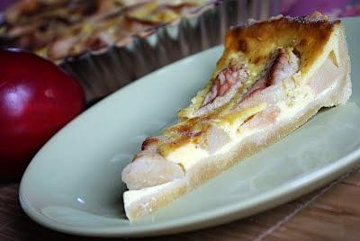 Tarta z jabłkami w śmietanowej masie