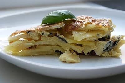 Tortilla de patatas - przepis na klasyczną hiszpańską omeletę