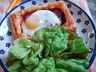 Tarta z jajkiem i chorizo