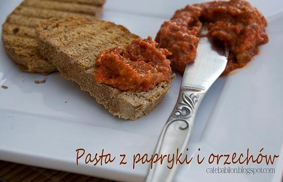 Pasta z pieczonej papryki i orzechów
