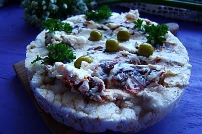 Pasta kanapkowa z suszonymi pomidorami