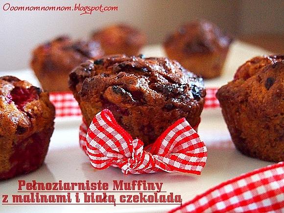 Pełnoziarniste muffiny z białą czekoladą i malinami