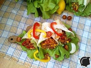 Burrito z mięsem mielonym i warzywami na plackach pszennych