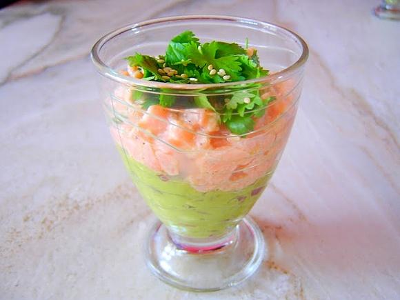 Guacamole z łososiem i limonką