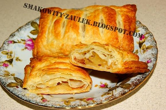 Bułeczki z ciasta francuskiego z jabłkiem i cynamonem