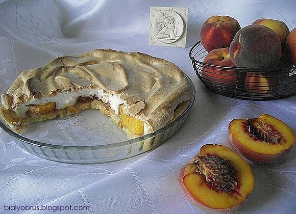 Tarta z brzoskwiniami i bezą
