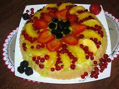 Tarta z letnimi owocami i galaretką