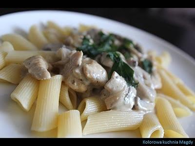Penne z kurczakiem, pieczarkami i serem pleśniowym