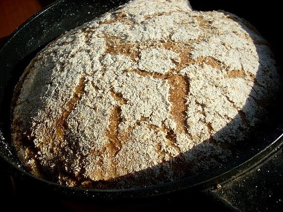 Pszenny razowy chleb drożdżowy