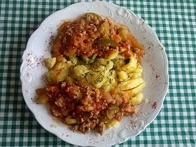Mięsko mielone z cukinią i pomidorami