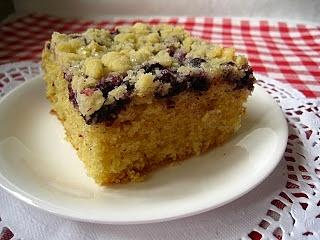Drożdżowe ciasto z płatkami owsianymi bez wyrabiania z jagodami