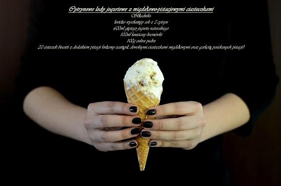 Cytrynowe lody jogurtowe z migdałowo-pistacjowymi ciasteczkami