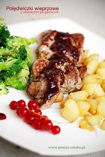 Polędwiczki z sosem porzeczkowym