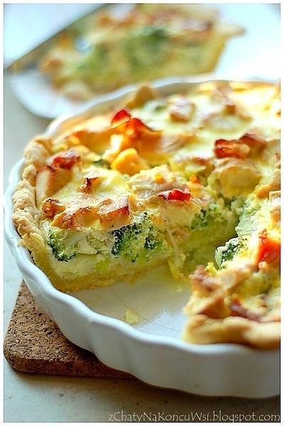 Quiche z kurczakiem, brokułami i porem