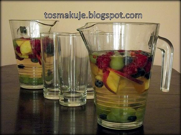 Biała sangria na upały