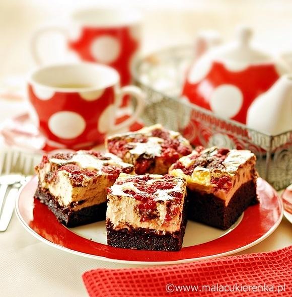 Brownies z serem i malinami
