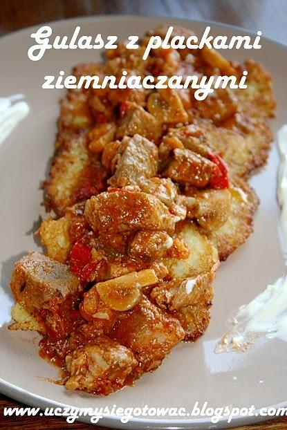 Gulasz z plackami ziemniaczanymi