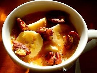 Amarantus z bananem i orzechami pecan, zdrowe śniadanie