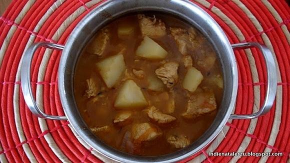 Curry z kurczakiem i ziemniakami w szybkowarze