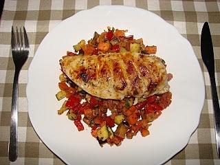 Grillowany filet kurczaka na warzywach a la Ratatuj
