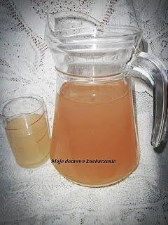 Kompot z jabłek z cynamonem i goździkami