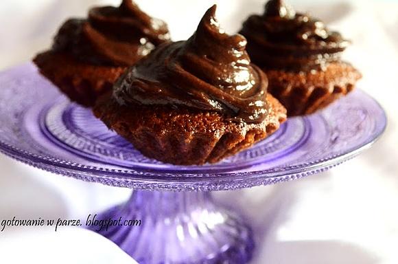 Honey Cupcakes z kremem czekoladowym