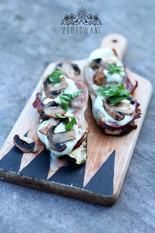 Grillowana cukinia z mozzarellą szynką szwarcwaldzką i pieczarkami