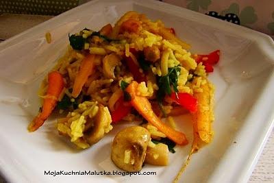 Ryż curry z młodą marchewką i pieczarkami