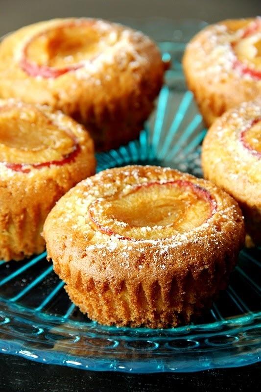 Kukurydziane muffinki ze śliwką