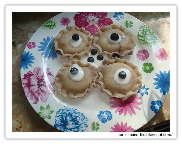 Pełnoziarniste pierogi z jagodami i serem