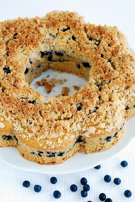 Babka z jagodami i waniliową kruszonką