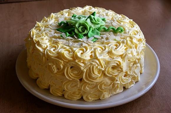 Tort marchewkowy z kremem śmietanowym