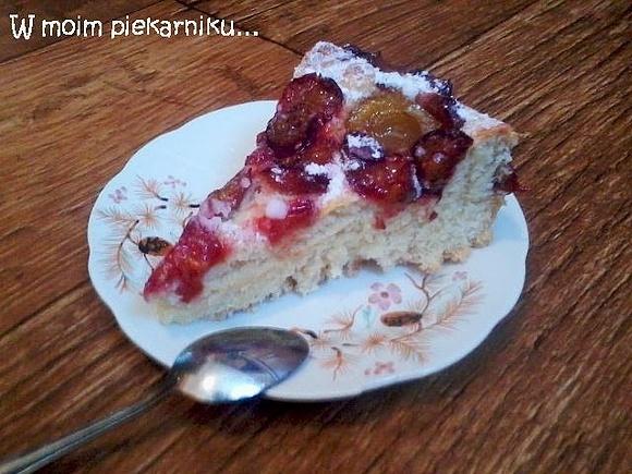 Drożdżówka ze śliwkami i cynanonem