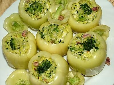 Papryka faszerowana mozzarellą i pistacjami