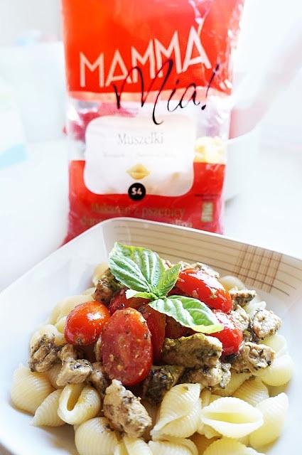 Włoskie muszelki Mamma Mia z kurczakiem i pesto