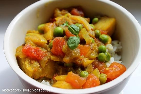 Curry z bakłażanem i pomidorami