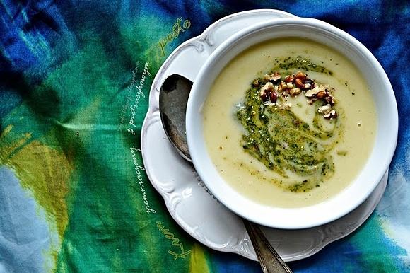 Dziś na obiad prosty krem ziemniaczany z pietruszkowym pesto