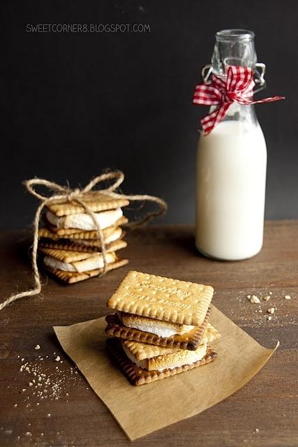 S'mores z marshmallowami, herbatnikami i czekoladą