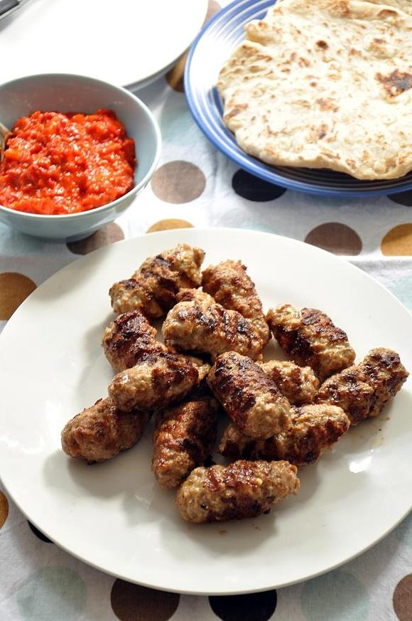 Ćevapčići – Balkanskie pikantne klopsiki z mielonego mięsa