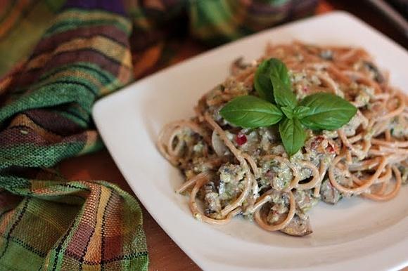 Spaghetti z cukinią i pieczarkami w śmietance