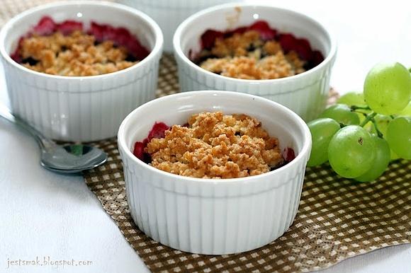 Wiśniowe crumble z kokosową kruszonką